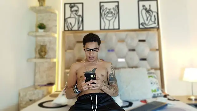 Snapshot of Andrew_Haalls chatting on November 30, 2025, 9:26 pm Andrew Haalls online show from November 30, 2025, 9:26 pm