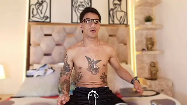 Snapshot of Andrew_Haalls chatting on November 15, 2025, 8:46 pm Andrew Haalls online show from November 15, 2025, 8:46 pm