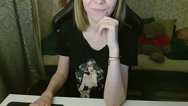  Alisa Allison  online show from October 31, 2025, 2:35 pm