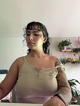 Snapshot of SugarTroubl33 chatting on November 30, 2025, 1:45 pm SugarTroubl33 online show from November 30, 2025, 1:45 pm