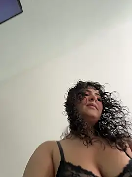 Snapshot of SugarTroubl33 chatting on November 21, 2025, 1:43 pm SugarTroubl33 online show from November 21, 2025, 1:43 pm