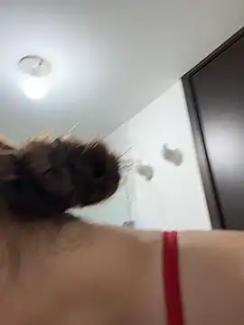 Snapshot of Valentina_ro chatting on November 12, 2025, 3:43 am Valentina ro online show from November 12, 2025, 3:43 am