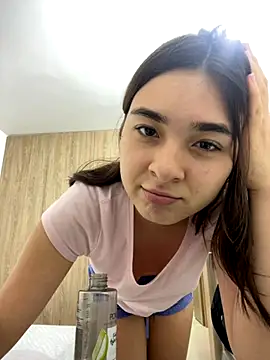 Snapshot of Valentina_ro chatting on December 2, 2025, 4:30 pm Valentina ro online show from December 2, 2025, 4:30 pm