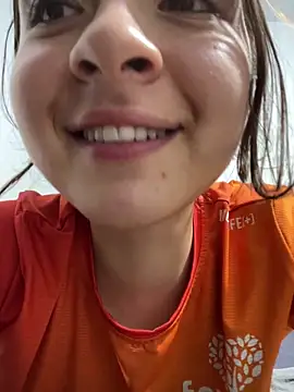 Snapshot of Valentina_ro chatting on November 19, 2025, 2:55 am Valentina ro online show from November 19, 2025, 2:55 am