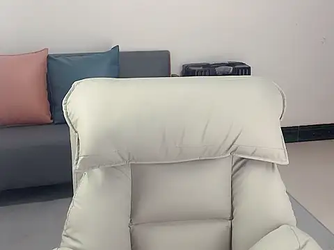 Snapshot of lvy-002 chatting on December 1, 2025, 3:18 am lvy-002 online show from December 1, 2025, 3:18 am