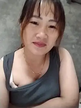 Snapshot of emini-xx chatting on November 4, 2025, 1:59 pm emini-xx online show from November 4, 2025, 1:59 pm