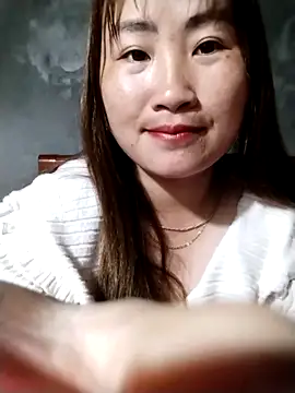 emini-xx online show from April 1, 2026, 6:04 am