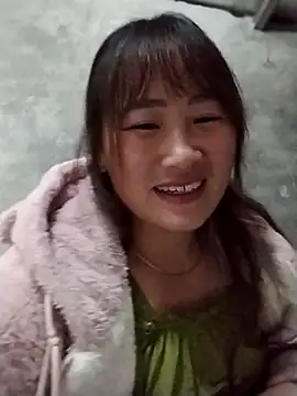 Snapshot of emini-xx chatting on November 13, 2025, 1:37 pm emini-xx online show from November 13, 2025, 1:37 pm