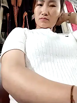 Snapshot of emini-xx chatting on October 31, 2025, 7:38 am emini-xx online show from October 31, 2025, 7:38 am