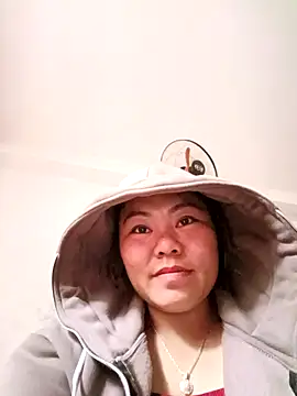 binhyen-00 online show from November 20, 2025, 6:36 am