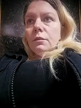 Lana-murr online show from November 17, 2025, 6:39 am