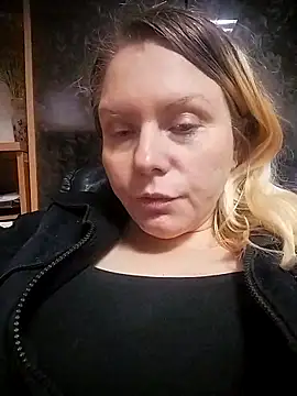 Lana-murr online show from November 17, 2025, 6:45 pm