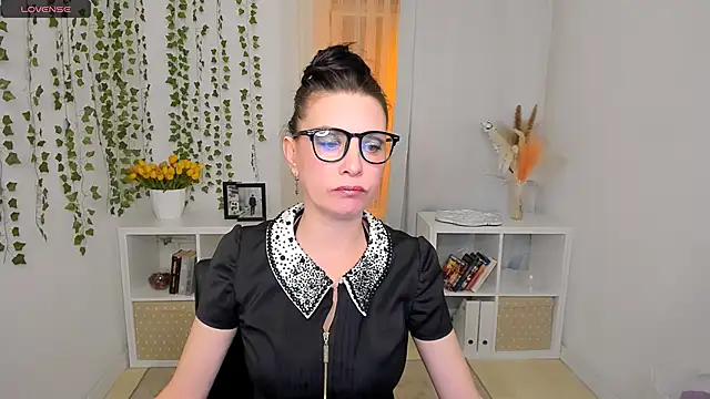 Evanessa Johns online show from April 28, 2026, 10:30 am