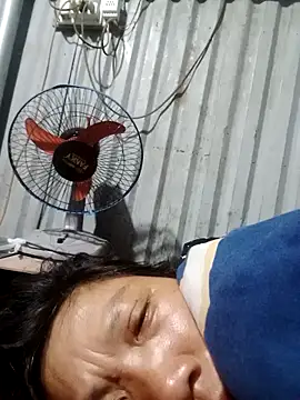 Snapshot of bella-la chatting on November 28, 2025, 9:48 pm bella-la online show from November 28, 2025, 9:48 pm