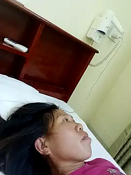 Snapshot of bella-la chatting on November 17, 2025, 2:21 pm bella-la online show from November 17, 2025, 2:21 pm