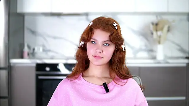 YettaCalabria online show from November 18, 2025, 12:41 pm