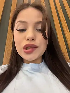 Snapshot of Kissy_Moon chatting on November 7, 2025, 3:16 pm Kissy Moon online show from November 7, 2025, 3:16 pm