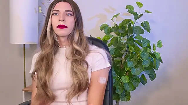 Snapshot of Branda_Kelly chatting on November 3, 2025, 1:15 pm Branda Kelly online show from November 3, 2025, 1:15 pm