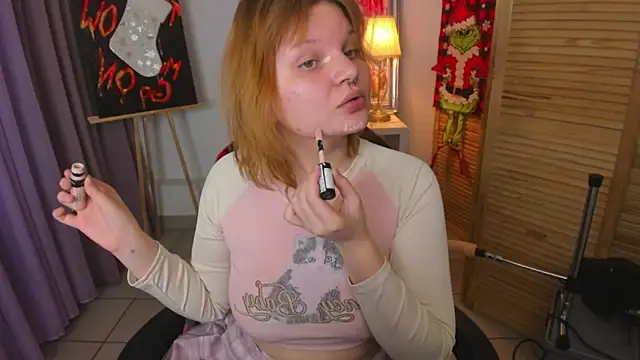 Snapshot of babyyullii chatting on December 14, 2025, 8:31 am babyyullii online show from December 14, 2025, 8:31 am