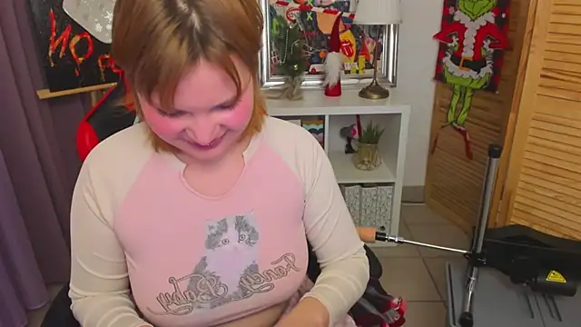 Snapshot of babyyullii chatting on December 15, 2025, 2:56 pm babyyullii online show from December 15, 2025, 2:56 pm