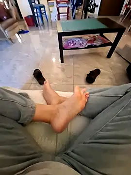 Piediniecollant online show from November 4, 2025, 7:01 am