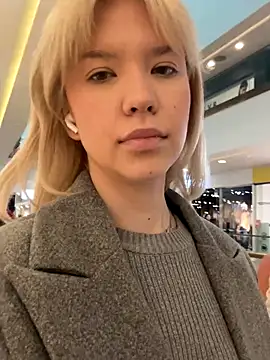 Snapshot of Leila_La chatting on November 1, 2025, 9:14 am Leila La online show from November 1, 2025, 9:14 am