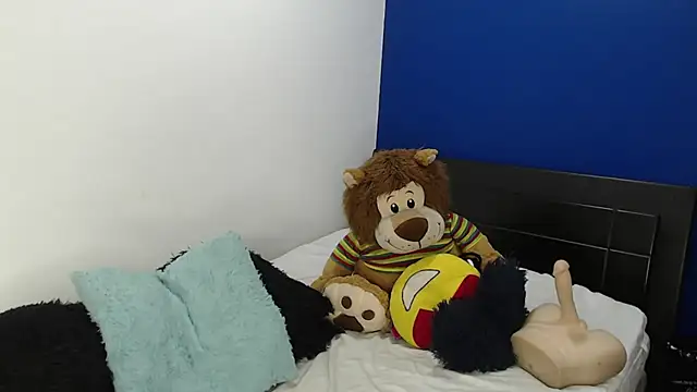 Snapshot of EmmilyConnor chatting on May 27, 2026, 2:24 pm EmmilyConnor online show from May 27, 2026, 2:24 pm