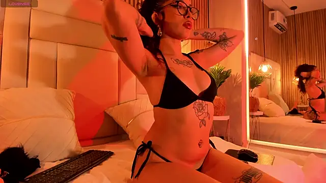 VenuzSofia online show from November 21, 2025, 11:04 pm