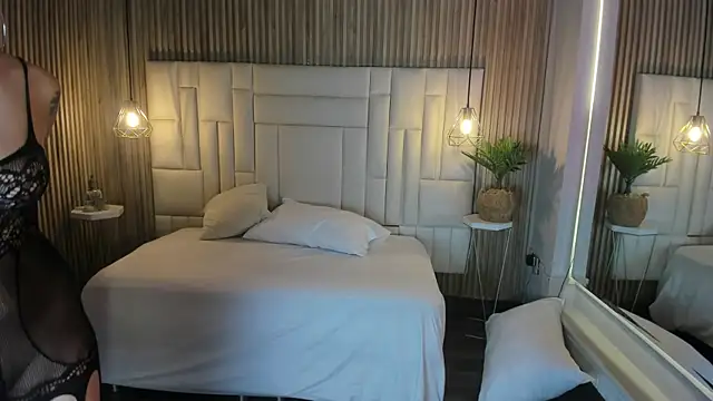 VenuzSofia online show from December 1, 2025, 10:43 pm