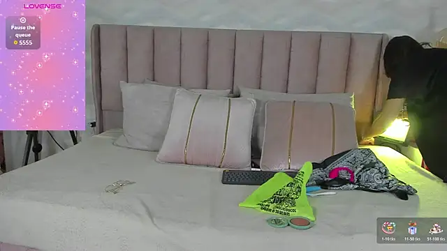 Snapshot of alaya_noir_ chatting on November 25, 2025, 12:16 pm alaya noir online show from November 25, 2025, 12:16 pm