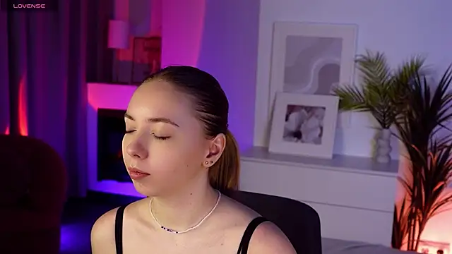 Snapshot of Nora_Miller chatting on November 22, 2025, 6:34 am Nora Miller online show from November 22, 2025, 6:34 am