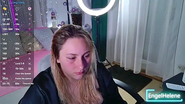 Snapshot of EngelHelene chatting on December 2, 2025, 8:32 pm EngelHelene online show from December 2, 2025, 8:32 pm
