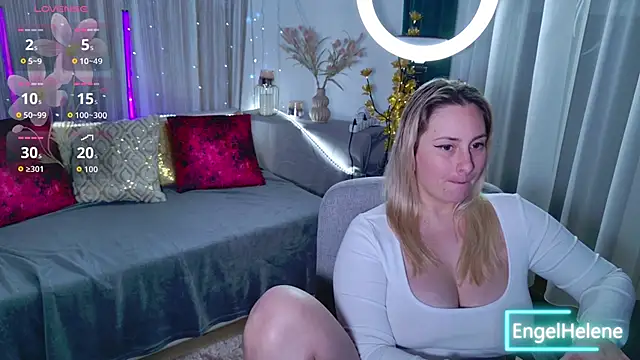 Snapshot of EngelHelene chatting on November 25, 2025, 6:41 pm EngelHelene online show from November 25, 2025, 6:41 pm