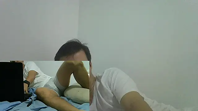 carliesexyman online show from November 12, 2025, 12:31 pm