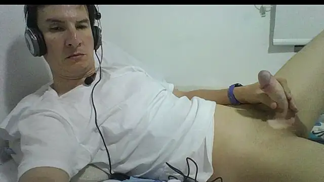 carliesexyman online show from November 21, 2025, 7:51 am