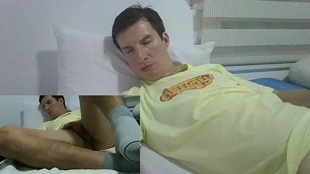 Snapshot of carliesexyman chatting on October 29, 2025, 5:06 am carliesexyman online show from October 29, 2025, 5:06 am