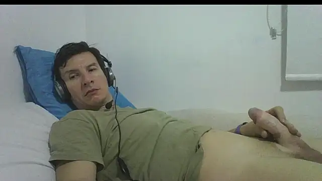 carliesexyman online show from November 17, 2025, 6:28 am