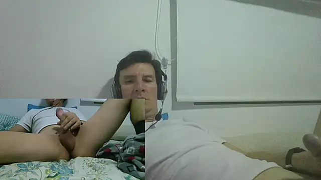 carliesexyman online show from December 2, 2025, 4:36 am