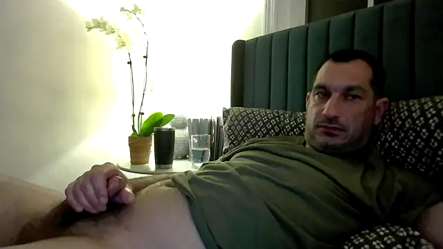 ckraiders84 online show from April 5, 2026, 3:57 am