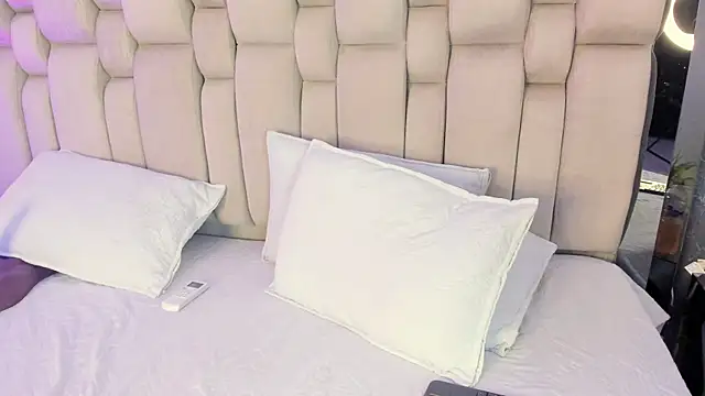  Sofiewild  online show from April 15, 2026, 7:58 pm