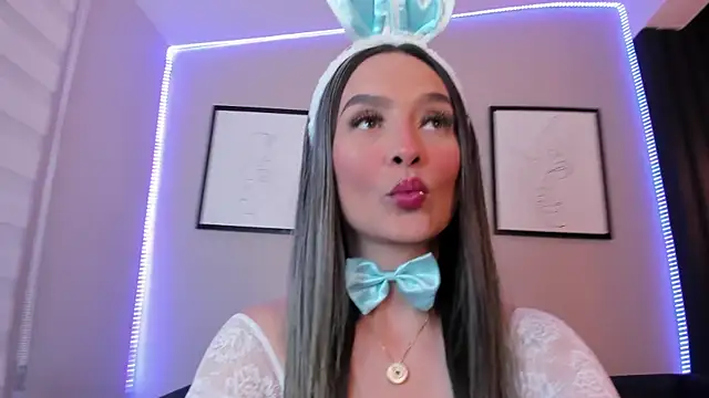 Aurora Williams    online show from October 30, 2025, 3:16 am