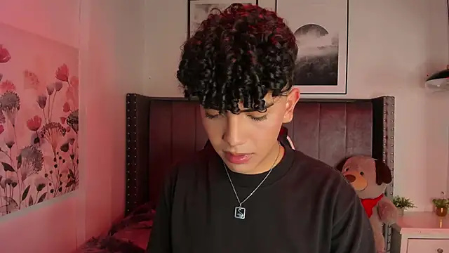 Niick Twiink online show from December 5, 2025, 7:45 pm