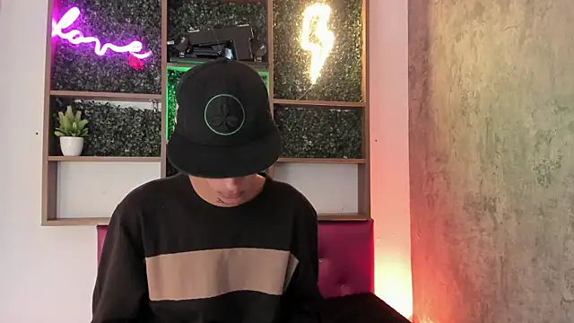 Max Steell online show from October 28, 2025, 5:50 am