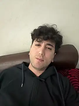 Snapshot of Hernann19 chatting on December 15, 2025, 8:36 pm Hernann19 online show from December 15, 2025, 8:36 pm