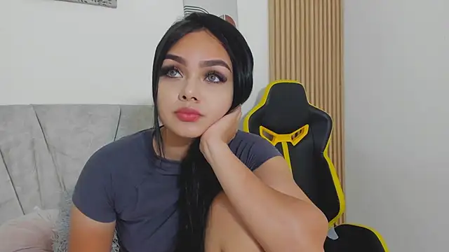 Snapshot of little_emiily_ chatting on November 28, 2025, 2:23 am little emiily online show from November 28, 2025, 2:23 am