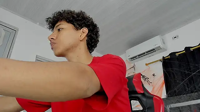 Snapshot of Maximiliano_Khalil chatting on November 2, 2025, 8:47 pm Maximiliano Khalil online show from November 2, 2025, 8:47 pm