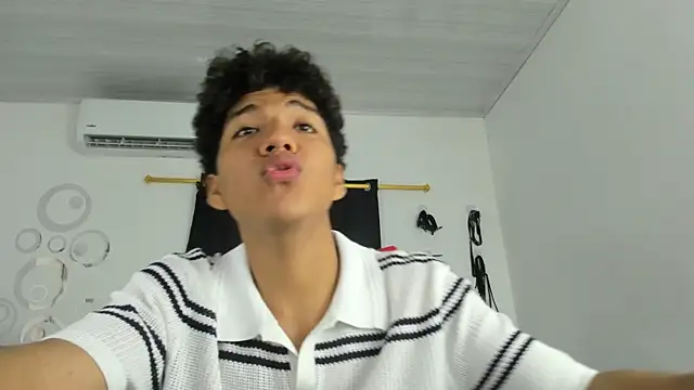 Snapshot of Maximiliano_Khalil chatting on November 22, 2025, 7:02 pm Maximiliano Khalil online show from November 22, 2025, 7:02 pm