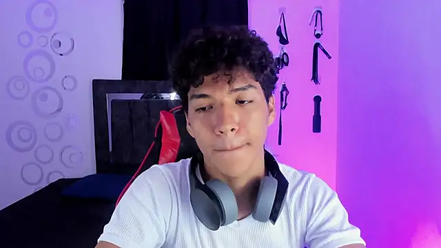 Snapshot of Maximiliano_Khalil chatting on November 9, 2025, 7:18 pm Maximiliano Khalil online show from November 9, 2025, 7:18 pm