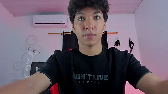 Snapshot of Maximiliano_Khalil chatting on December 3, 2025, 7:02 pm Maximiliano Khalil online show from December 3, 2025, 7:02 pm