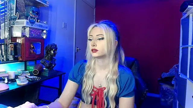 Snapshot of DaniDoodles420 chatting on February 15, 2026, 12:33 am DaniDoodles420 online show from February 15, 2026, 12:33 am